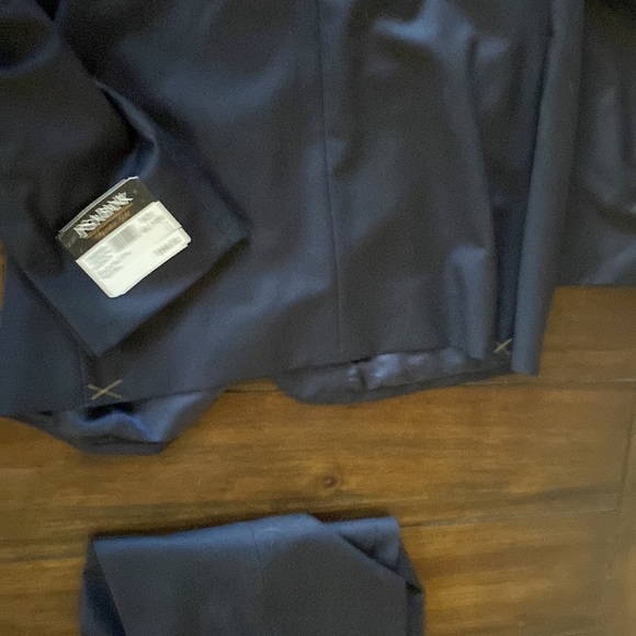 Jos. A Bank - Signature Gold 2-Button Tailored Fit Wool Suit - Navy Blue - Picture 7 of 11